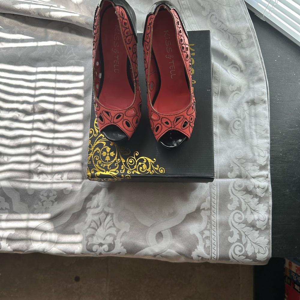 Used once, have the box, looks brand new, great for going out, holiday parties